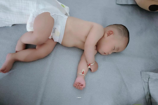 陇南没满月的宝宝